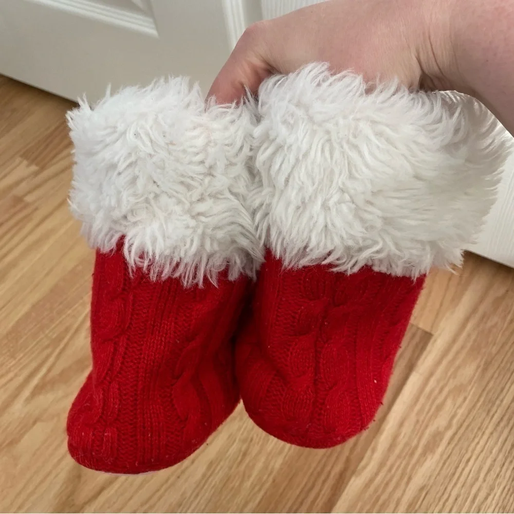 American Girls Red Knit Christmas Slippers Medium 3.5-5 Kids Youth White